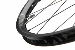 Dt-swiss Roue Avant HU 1900 Spline® 29" 25mm CL 9 Dt-swiss Roue Avant HU 1900 Spline® 29" 25mm CL -Promos Vélo Magasin DTSwiss HU 1900 ProdctDetail Rim 002 1920px
