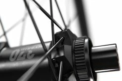 Dt-swiss Roue Avant HU 1900 Spline® 29" 25mm CL Boost -Promos Vélo Magasin DTSwiss HU 1900 ProductDetail Hub 002 1920pxNxYwdn4cG1Uzw