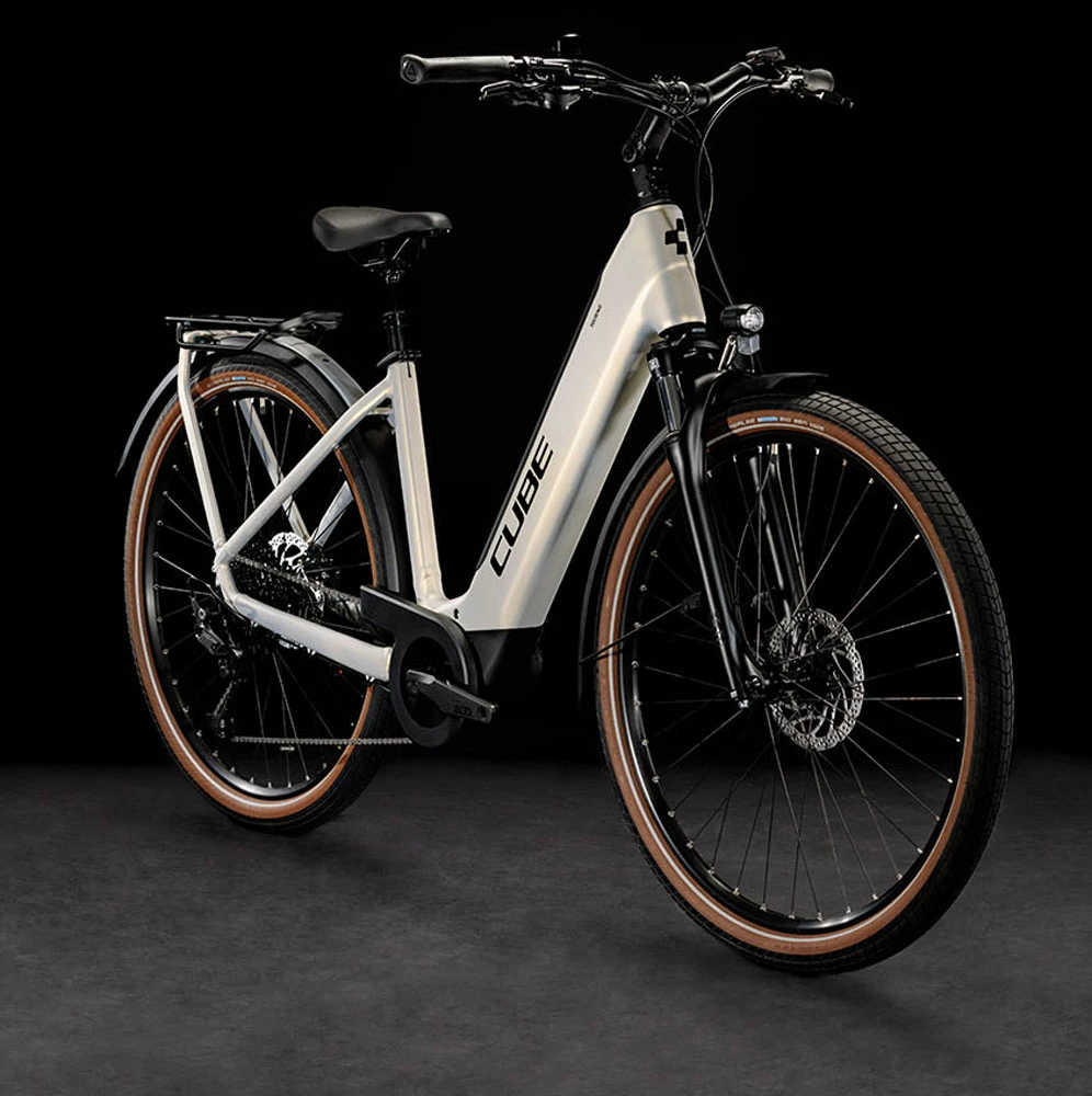 Cube Touring Hybrid Pro 625 Easy Entry Pearlysilver'n'black 4 Cube Touring Hybrid Pro 625 Easy Entry Pearlysilver'n'black – Image 2